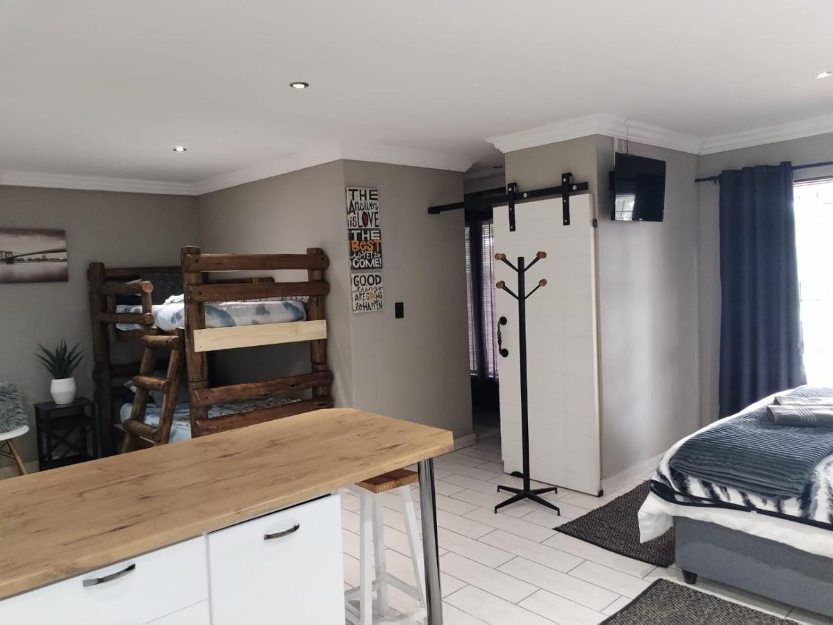 Villa Mariss Guesthouse Kraaifontein Dış mekan fotoğraf